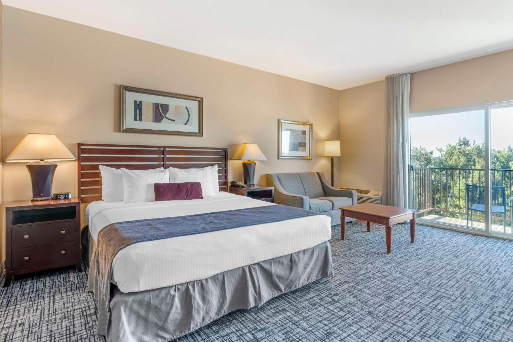 Best Western Plus Bayside Hotel - Large King Room With Sofa Bed And Water View