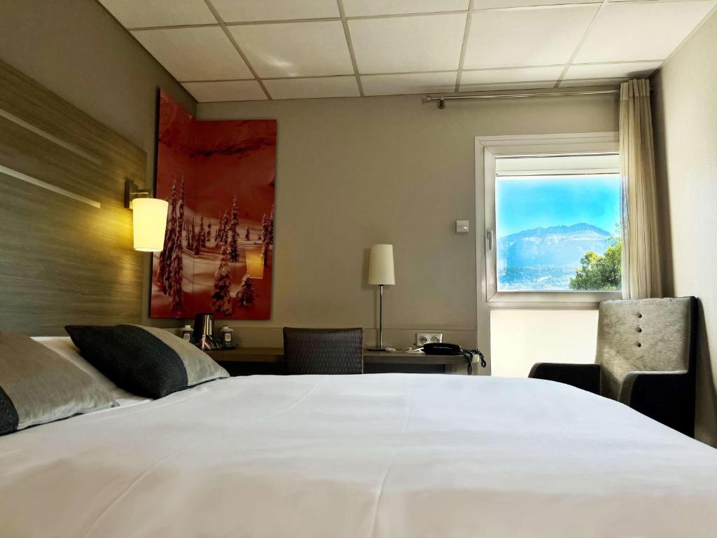 Postel nebo postele na pokoji v ubytování Best Western Voiron Centre