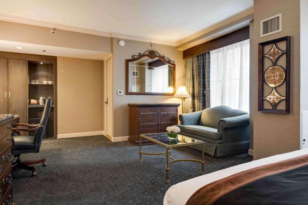The Whitehall Hotel - BW Premier Collection - King Suite With Sofa Bed - Non-Smoking