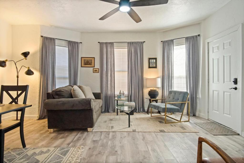a living room with a couch and a ceiling fan at Elegant Comfort House -modern Amenities- 40-1 in Oklahoma City