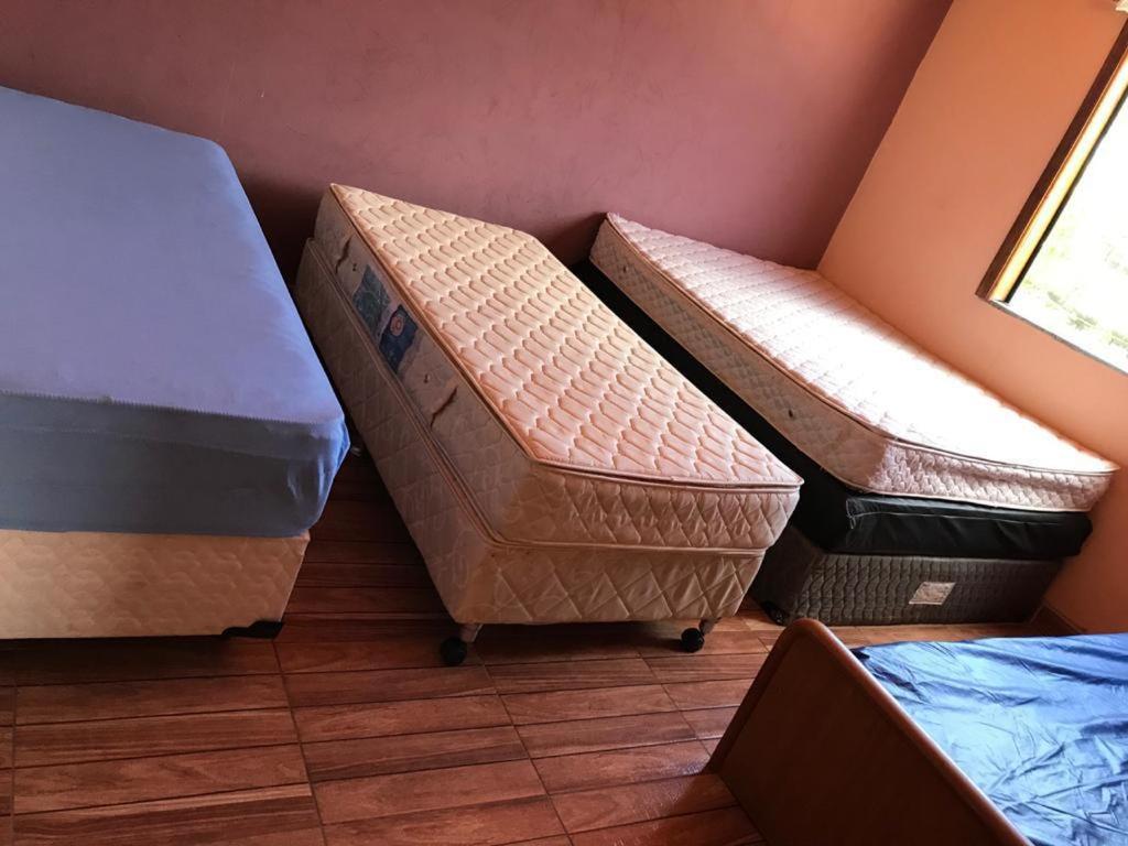 Tempat tidur dalam kamar di Chácara monte tabor