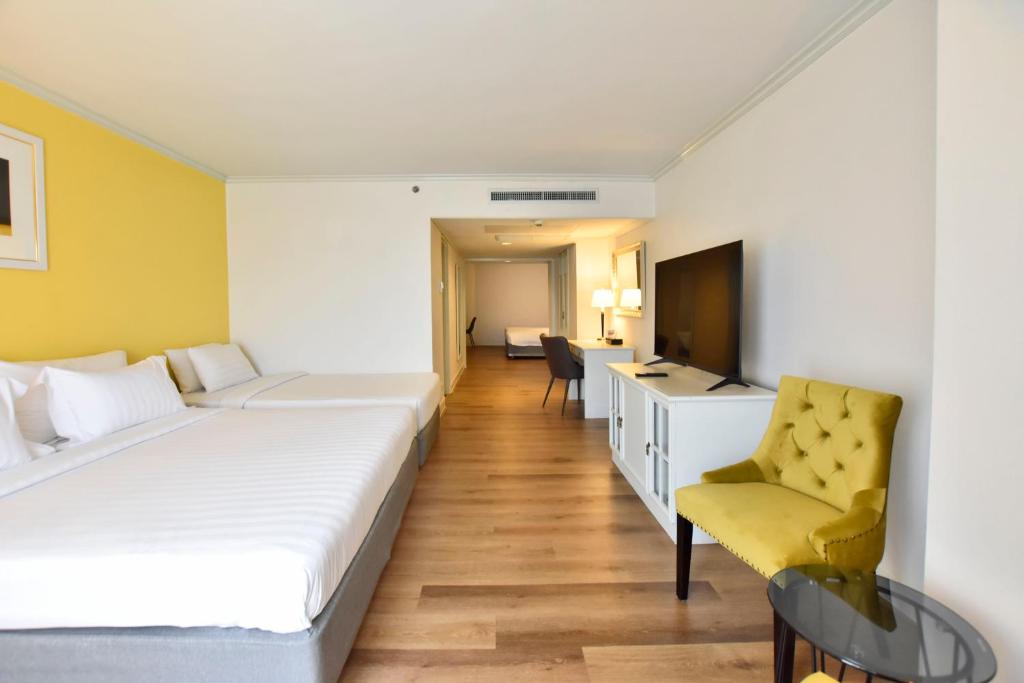 
Family Suite City View
