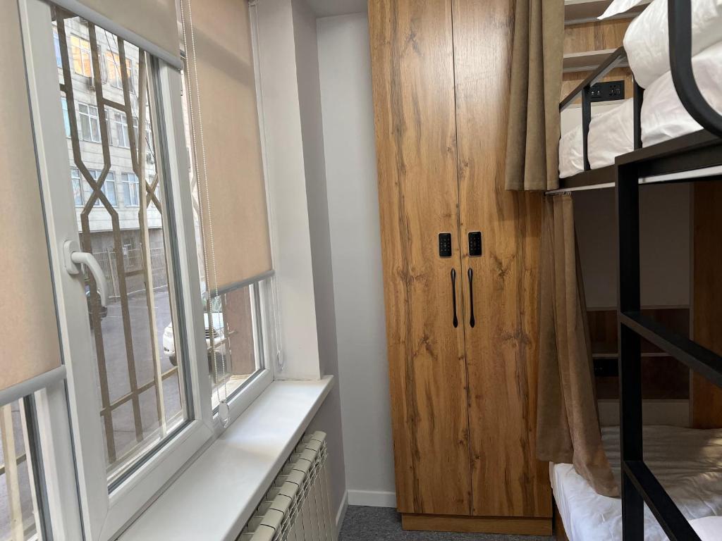 Postel nebo postele na pokoji v ubytování Aiva Hostel