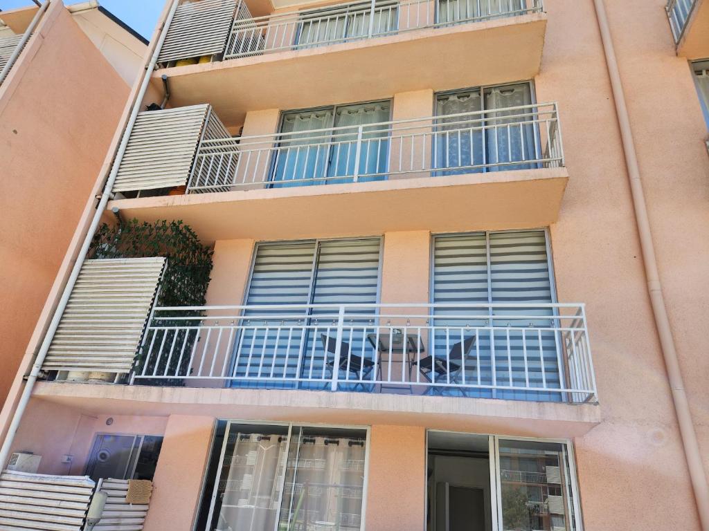 an apartment building with blue balconies and windows at Departamento grande cercano a la playa La Serena in La Serena