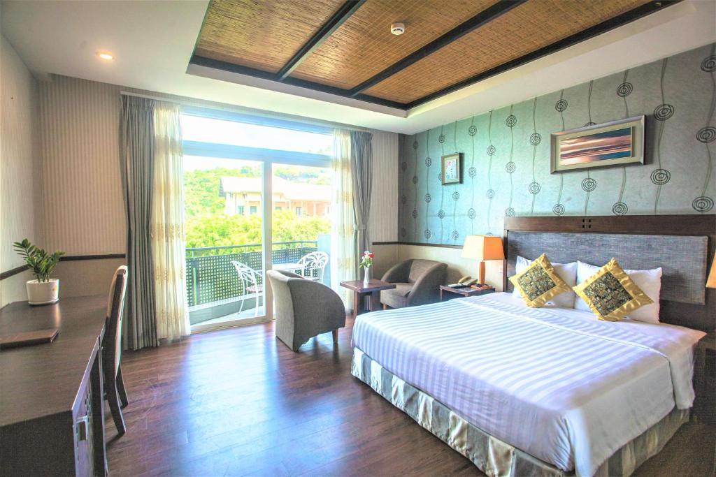 Phòng Deluxe Đôi Nhìn ra 1 Góc Biển