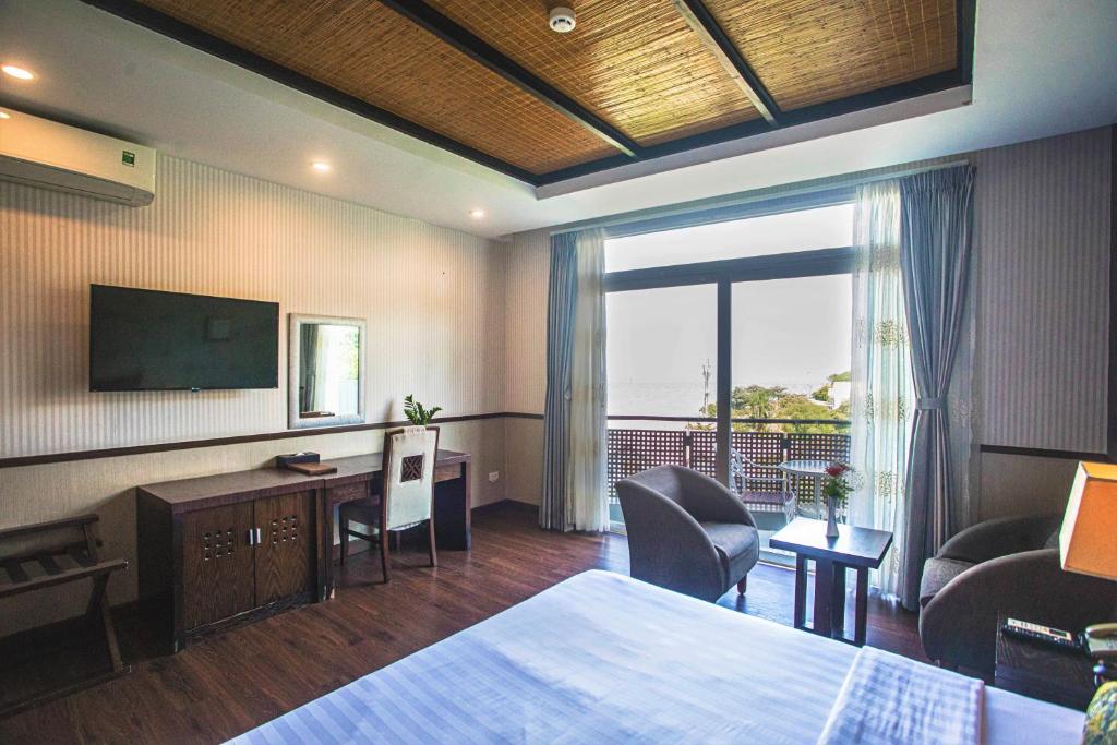 Phòng Deluxe Đôi Nhìn ra 1 Góc Biển