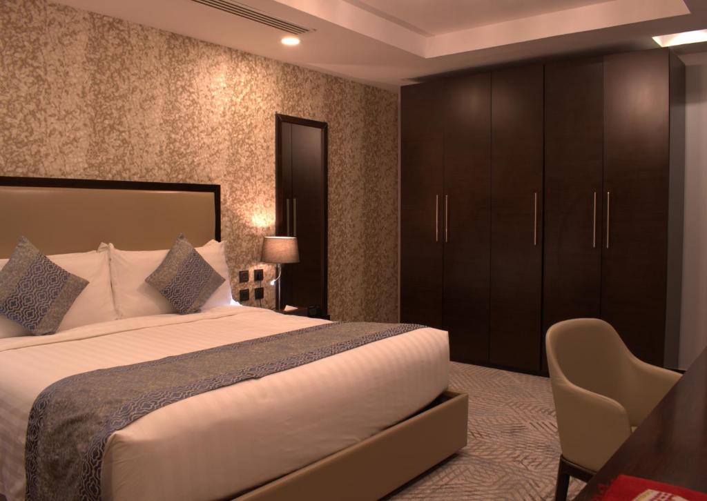 Cloud City Hotel - Executive Suite