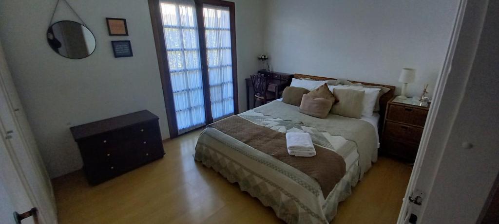 Casa agradável com Piscina tesisinde bir odada yatak veya yataklar