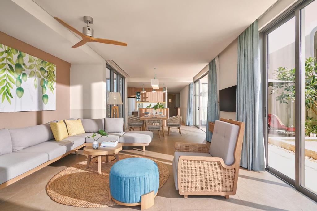 1 Bedroom Oceanfront Pool Villa