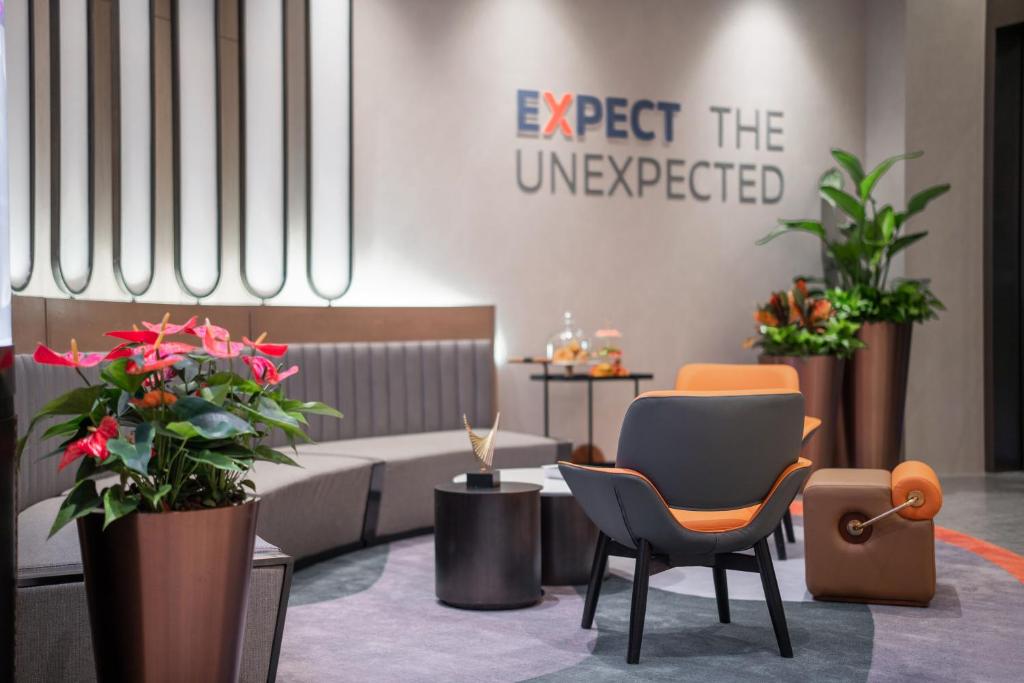 Posezení v ubytování Holiday Inn Express Shanghai Hongqiao Linkong by IHG