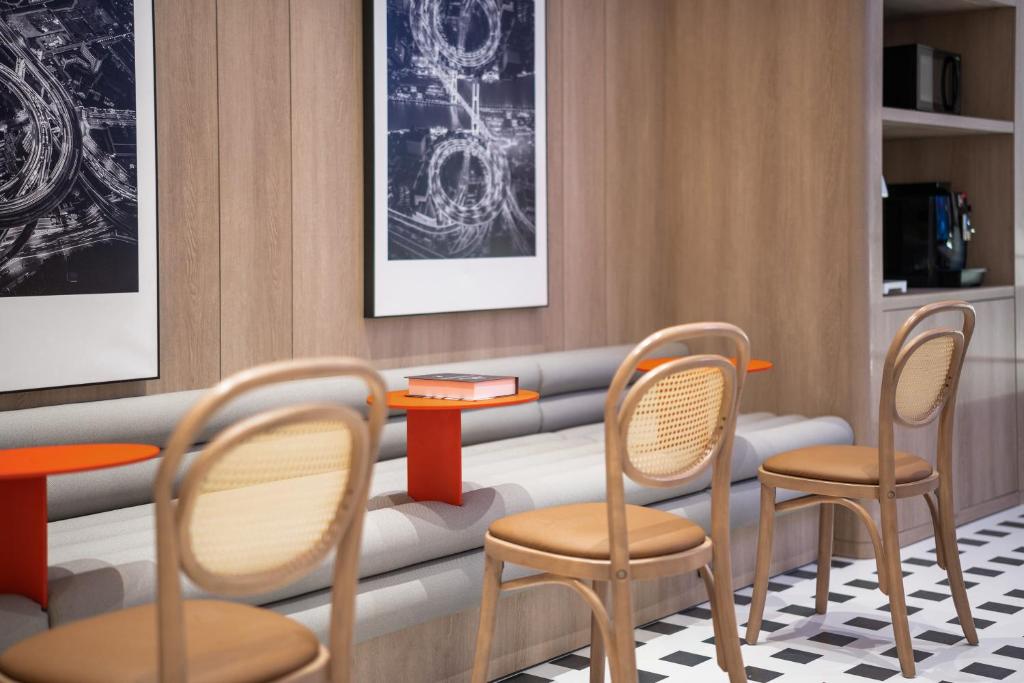 Posezení v ubytování Holiday Inn Express Shanghai Hongqiao Linkong by IHG