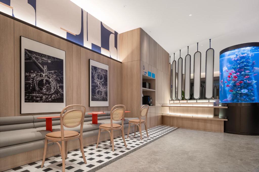 Posezení v ubytování Holiday Inn Express Shanghai Hongqiao Linkong by IHG