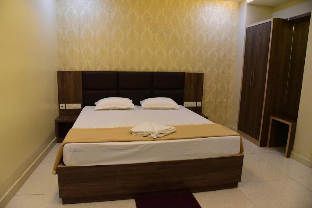 Postel nebo postele na pokoji v ubytování Hotel Guru Estate