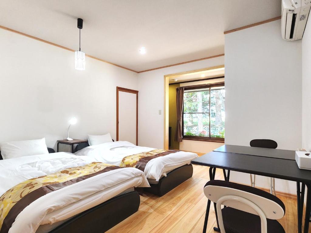 Postel nebo postele na pokoji v ubytování Guest Room Furusatomura Kogeikan
