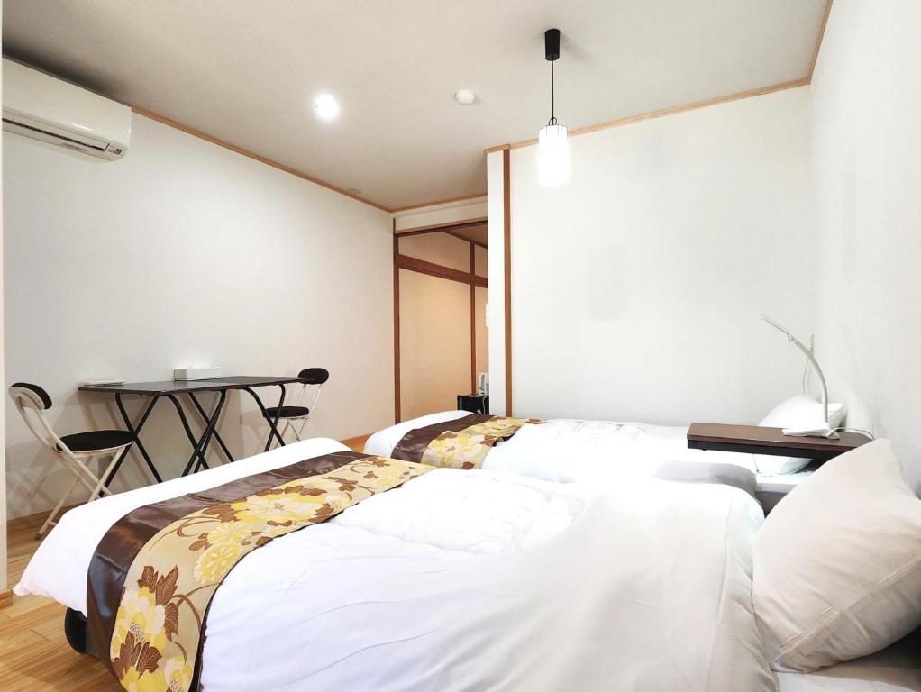 Postel nebo postele na pokoji v ubytování Guest Room Furusatomura Kogeikan