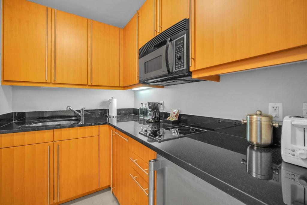 Private 2 Bedroom 2 Bath & King Studio Suites in the Four Seasons Hotel Miami - King Studio
