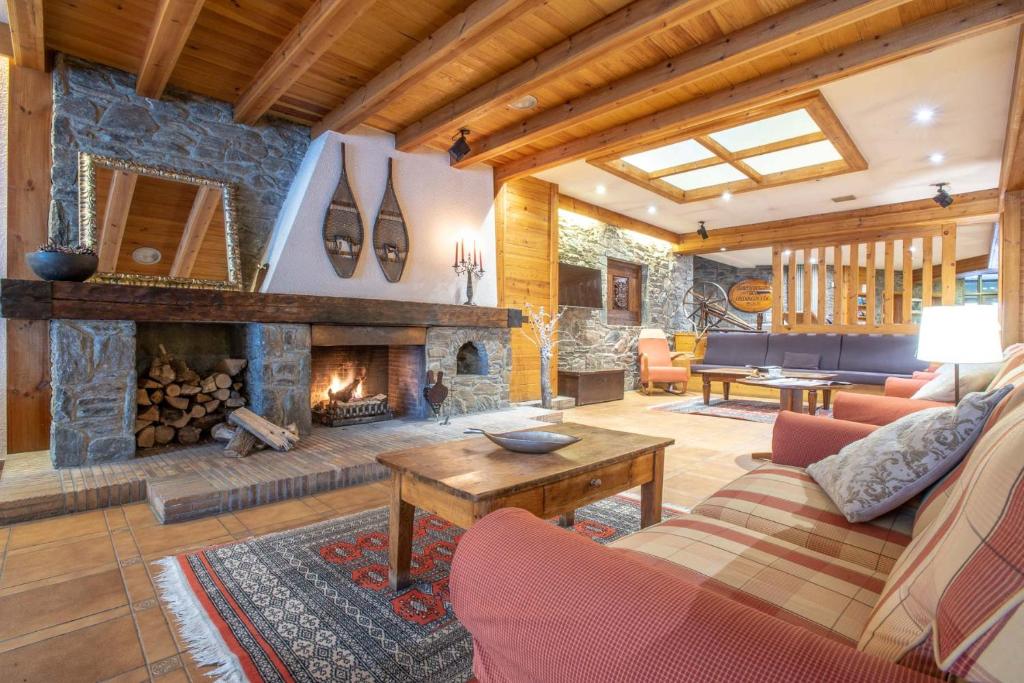 a living room with a fireplace and a couch at Hotel Bonavida in Canillo