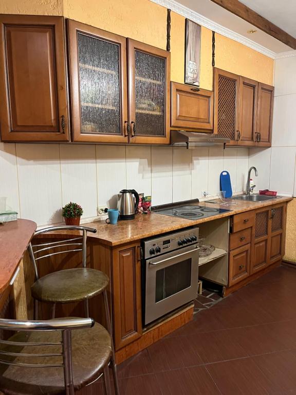 Kuchyň nebo kuchyňský kout v ubytování ArArAt-OSOKORKI Hostel KYIV