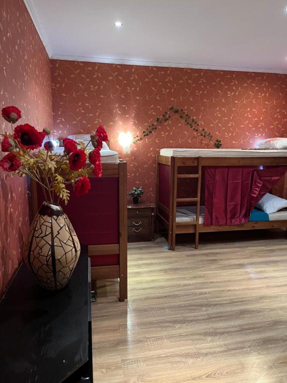 Postel nebo postele na pokoji v ubytování ArArAt-OSOKORKI Hostel KYIV
