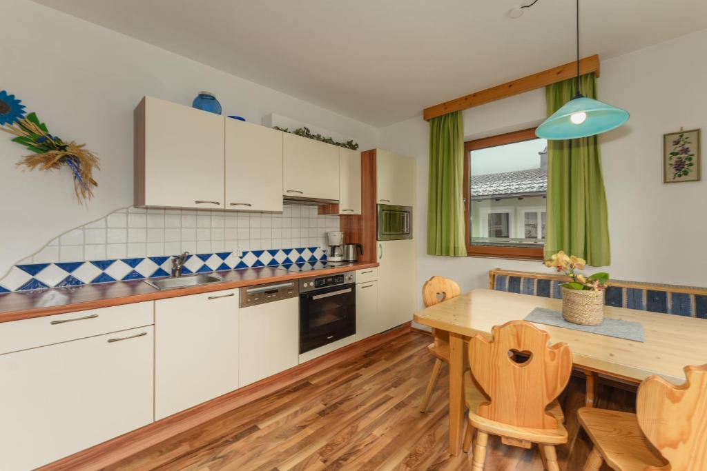 Kuchyň nebo kuchyňský kout v ubytování Gästehaus Sieder by Schladming-Appartements