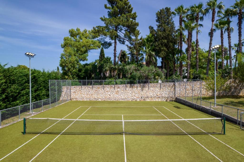 Tennis- en/of squashfaciliteiten bij Villa Alpha of in de buurt 