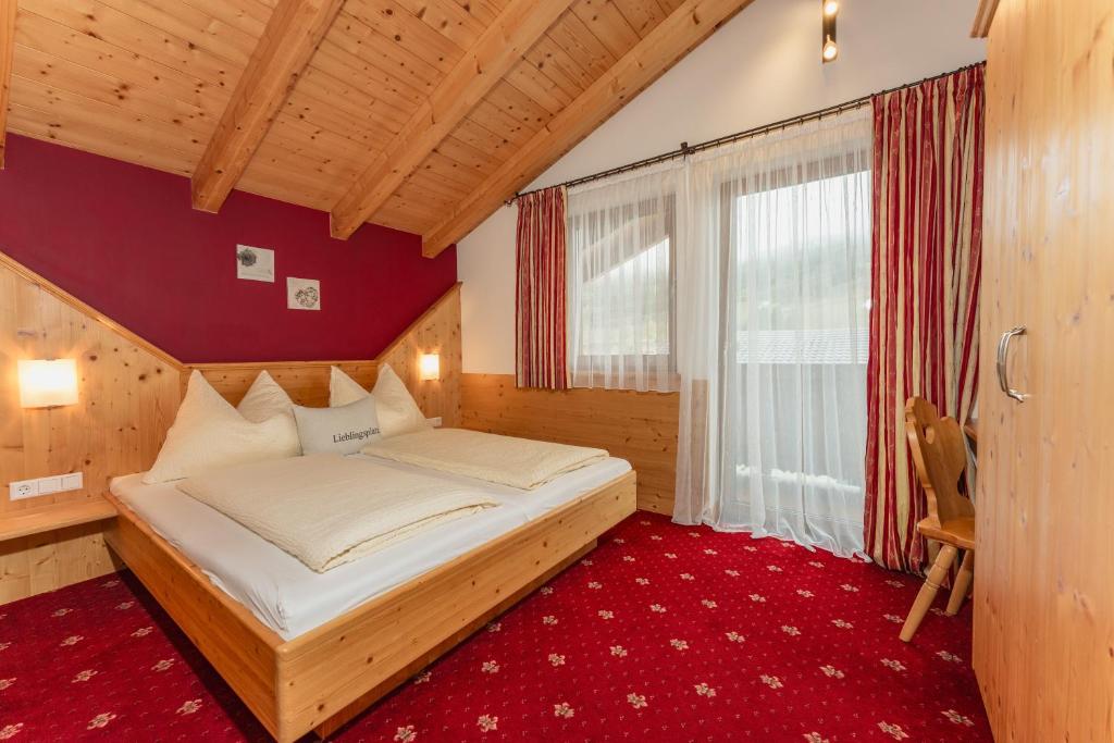 Postel nebo postele na pokoji v ubytování Gästehaus Sieder by Schladming-Appartements