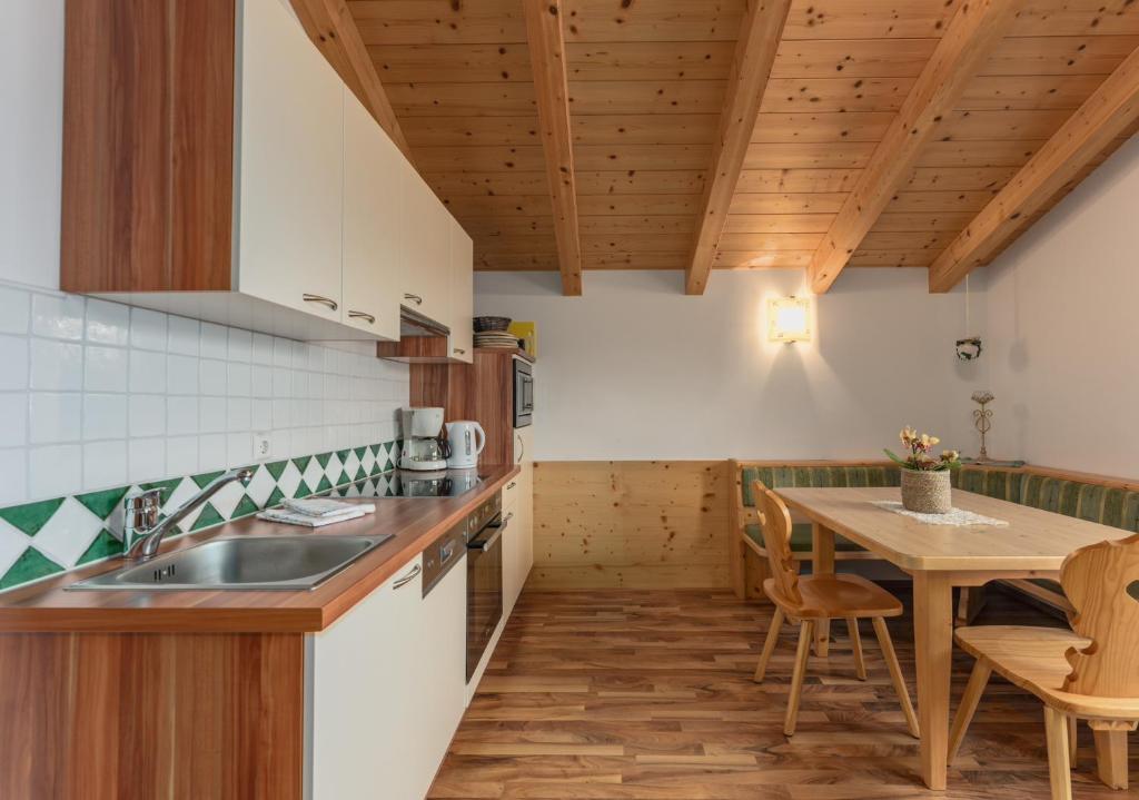 Kuchyň nebo kuchyňský kout v ubytování Gästehaus Sieder by Schladming-Appartements