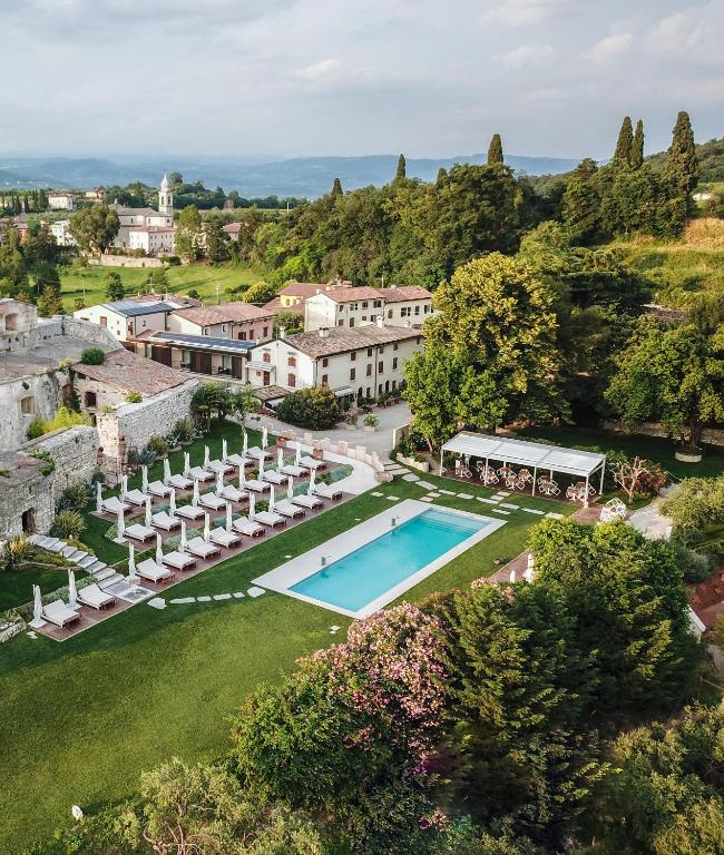 Bazén v ubytování Relais Forte Benedek Wine & SPA - Adults Only nebo v jeho okolí