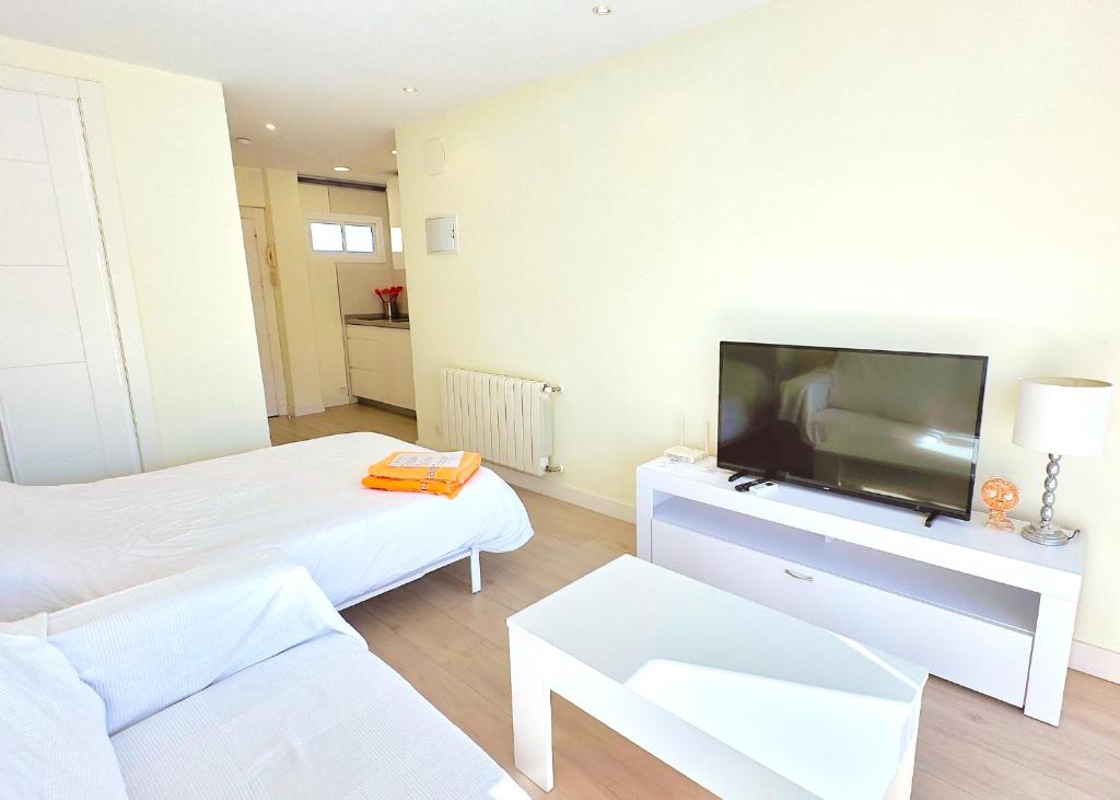 Posteľ alebo postele v izbe v ubytovaní Great studio on the Beachfront in the Center of Marbella