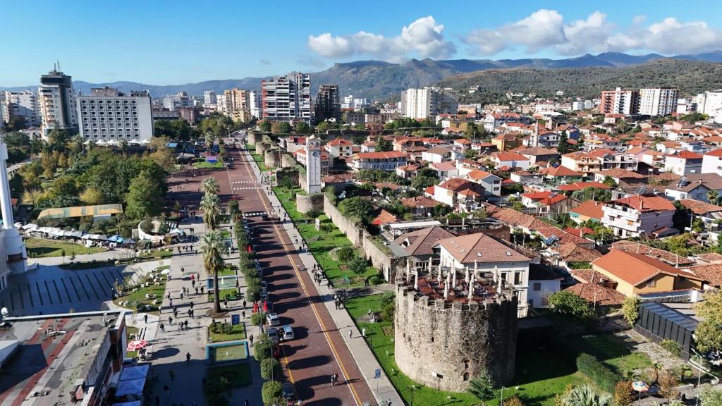 Nespecifikovaný výhled na destinaci Elbasan nebo výhled na město při pohledu z hotelu