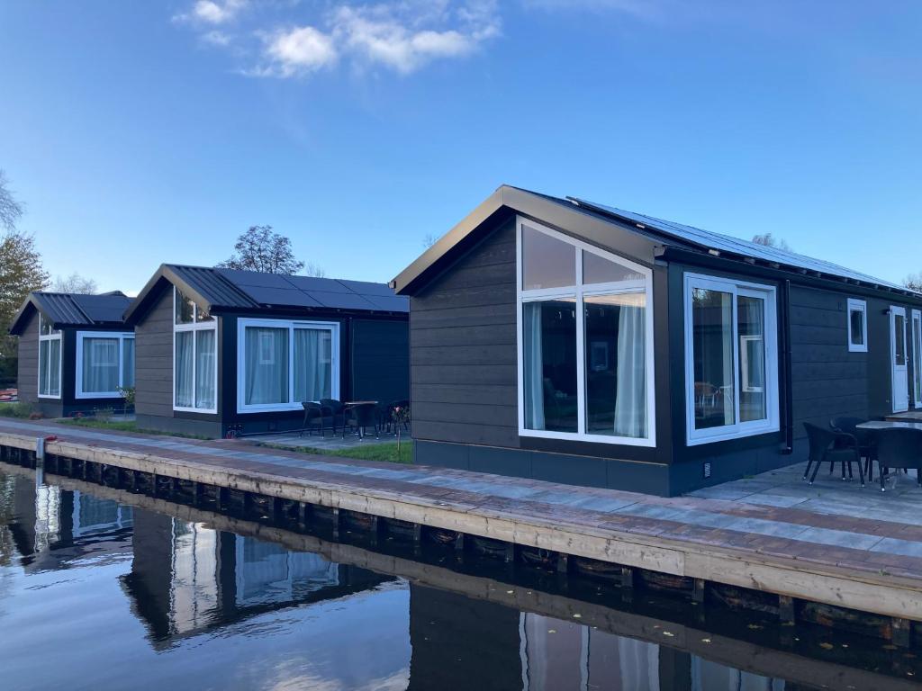 Waterpark Giethoorn - Three-Bedroom Chalet