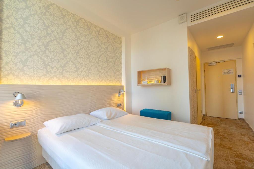 Postel nebo postele na pokoji v ubytování Hotel Metropol