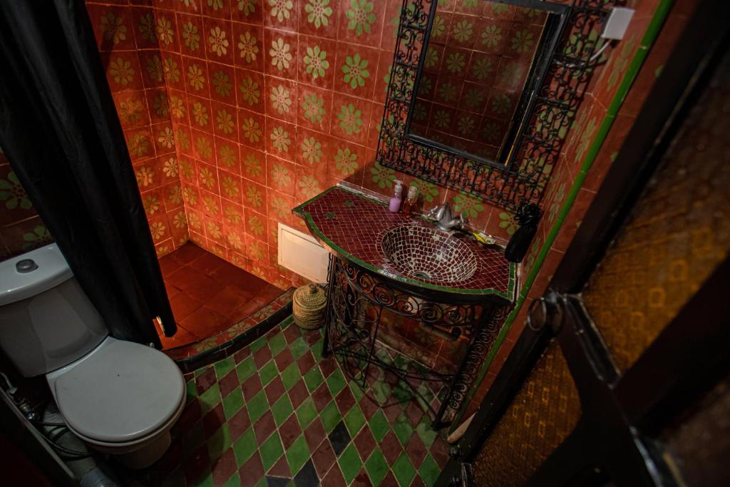 Koupelna v ubytování Riad Arabesque