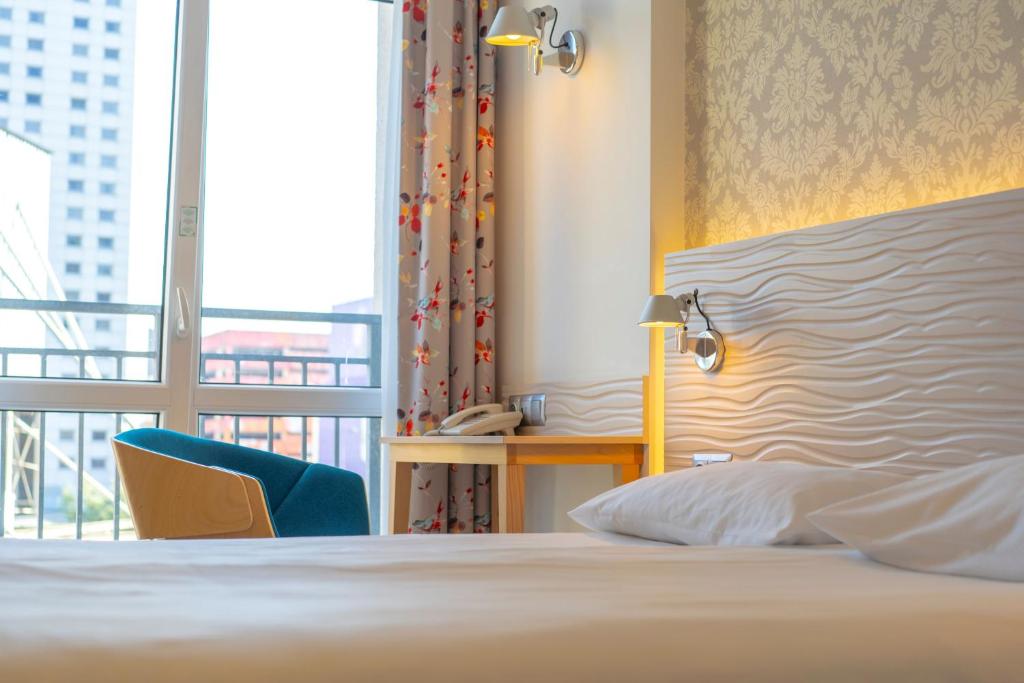 Postel nebo postele na pokoji v ubytování Hotel Metropol