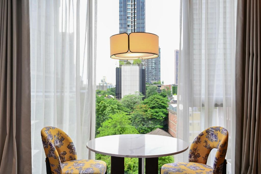 Madi Paidi Bangkok, Autograph Collection - Resim 3