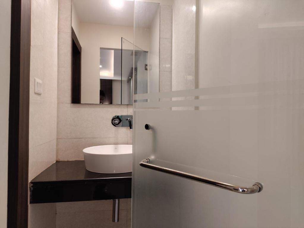 Koupelna v ubytování Sambhabana Hotel & Suites