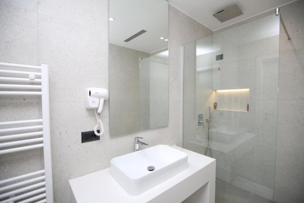 Koupelna v ubytování Charm Hotel