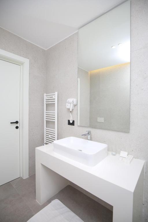 Koupelna v ubytování Charm Hotel
