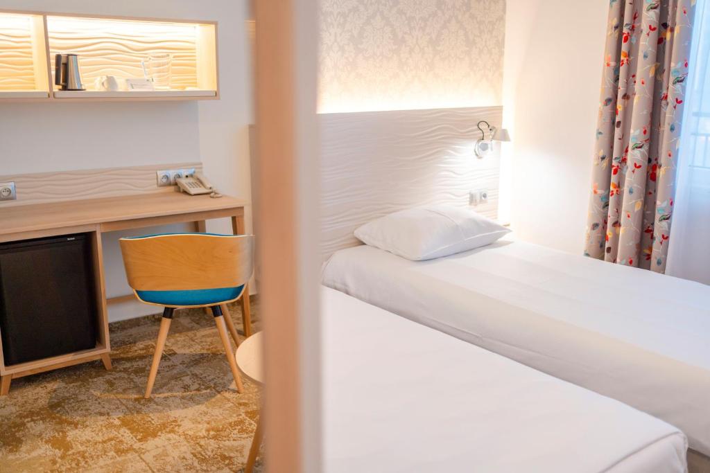 Postel nebo postele na pokoji v ubytování Hotel Metropol