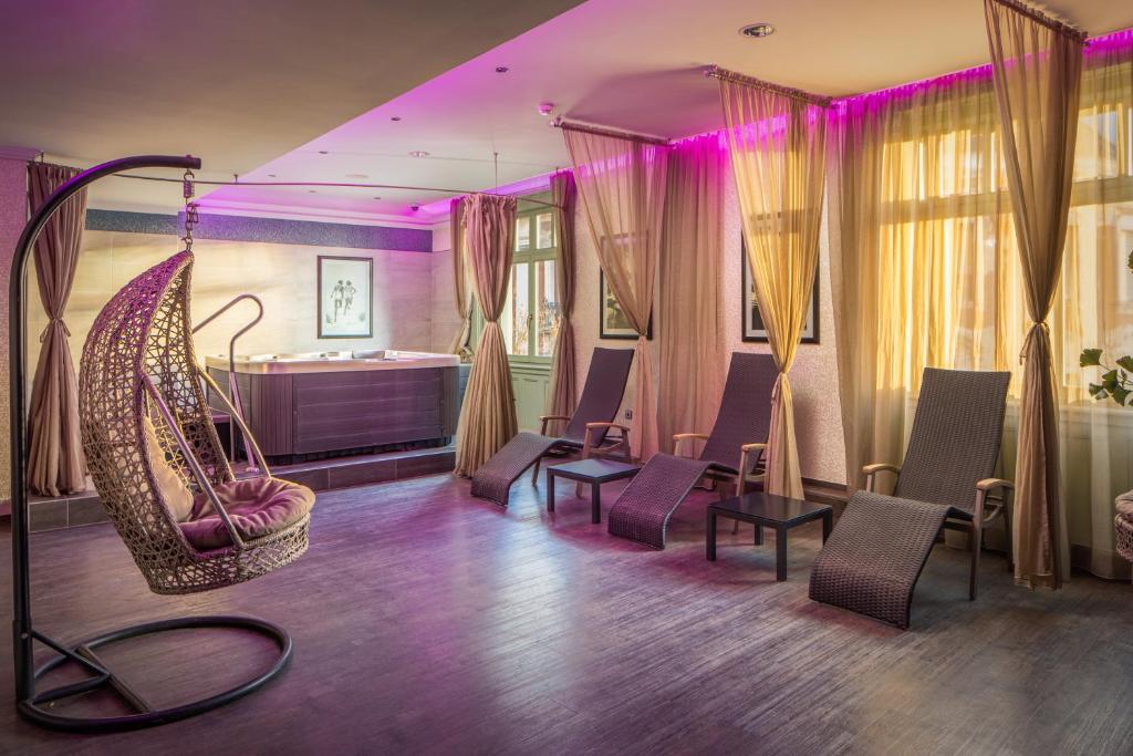 Posezení v ubytování Grand Hotel Glorius Makó