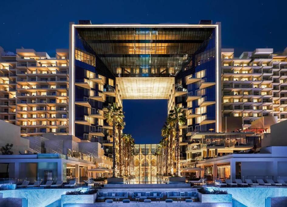 Fotografie z fotogalerie ubytování Luxury 2BR Paradise on the Beach FIVE Palm Jumeirah v Dubaji