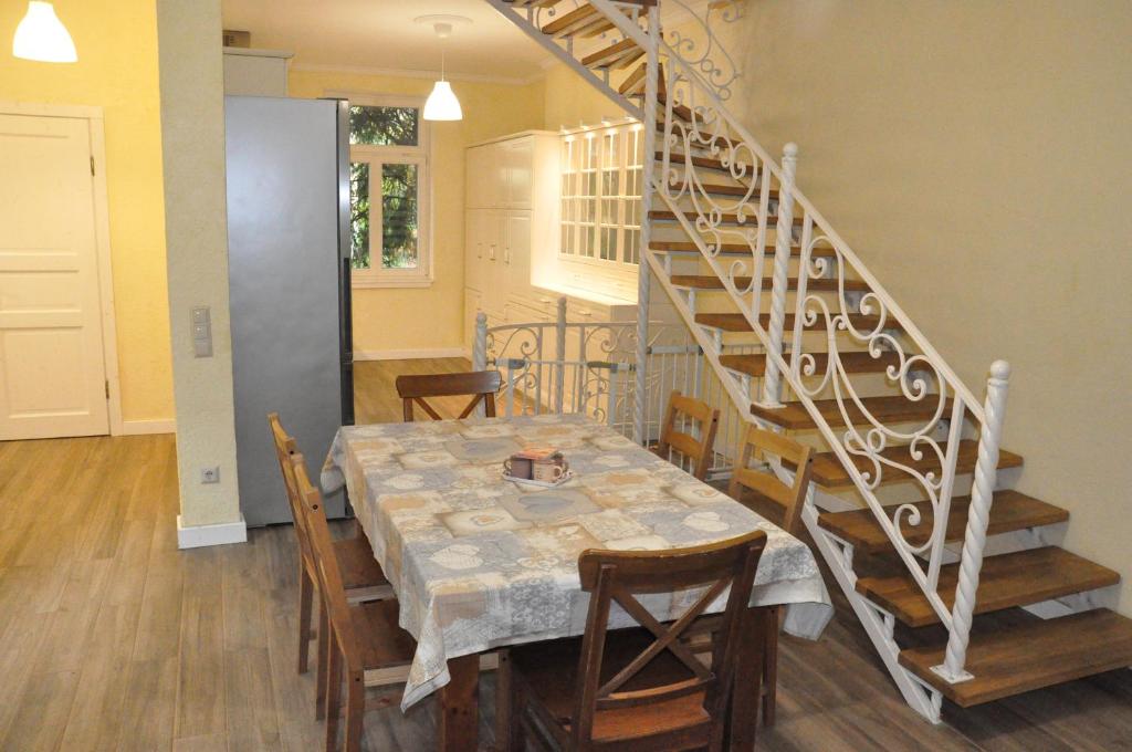 Foto de la galeria de House near to Schönbrunn - Free Parking - 24-7 Check in - 8 Person a Viena