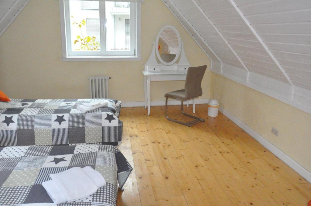Llit o llits en una habitació de House near to Schönbrunn - Free Parking - 24-7 Check in - 8 Person