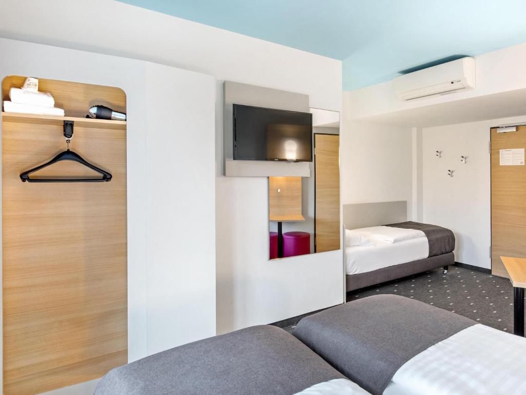 Postel nebo postele na pokoji v ubytování B&B Hotel Lüneburg