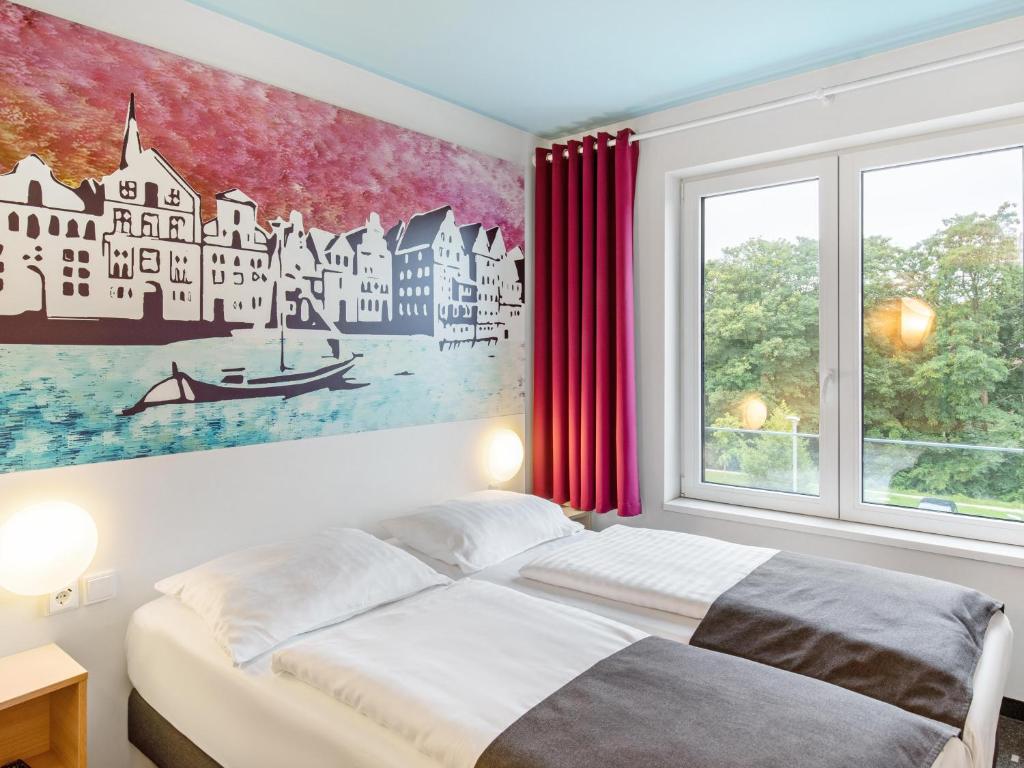 Postel nebo postele na pokoji v ubytování B&B Hotel Lüneburg