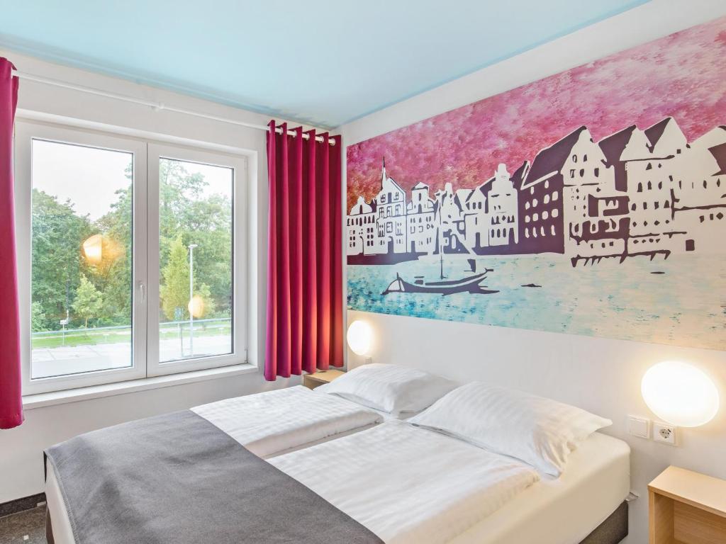 Postel nebo postele na pokoji v ubytování B&B Hotel Lüneburg