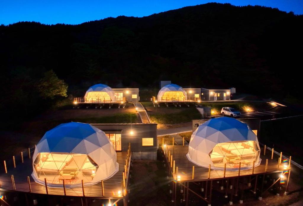 Příroda nedaleko luxury tent