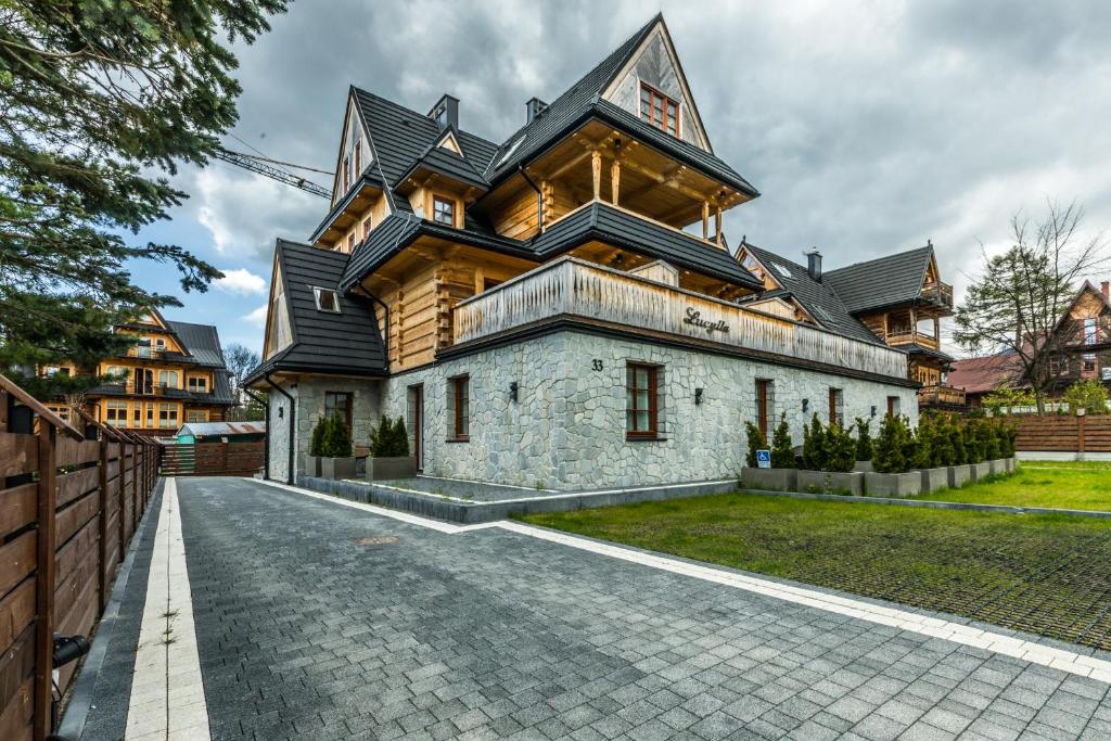 Budova, v ktorej sa apartmánový hotel nachádza