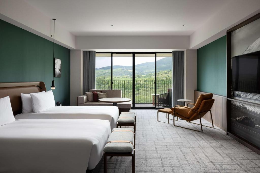 Ένα ή περισσότερα κρεβάτια σε δωμάτιο στο Fuji Speedway Hotel, in The Unbound Collection by Hyatt