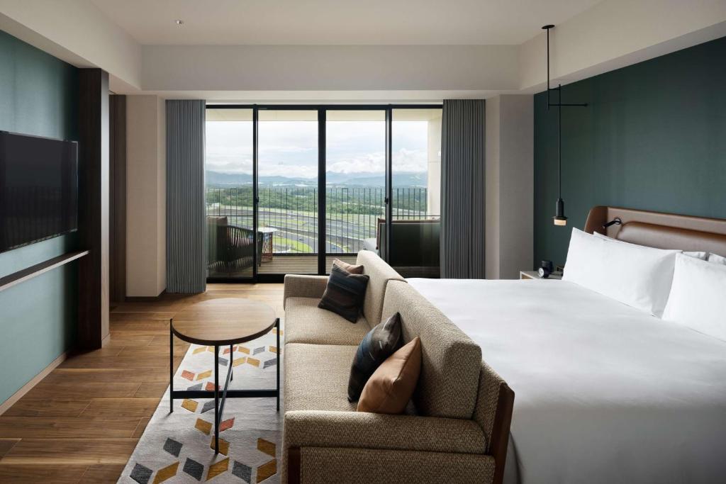 Ένα ή περισσότερα κρεβάτια σε δωμάτιο στο Fuji Speedway Hotel, in The Unbound Collection by Hyatt